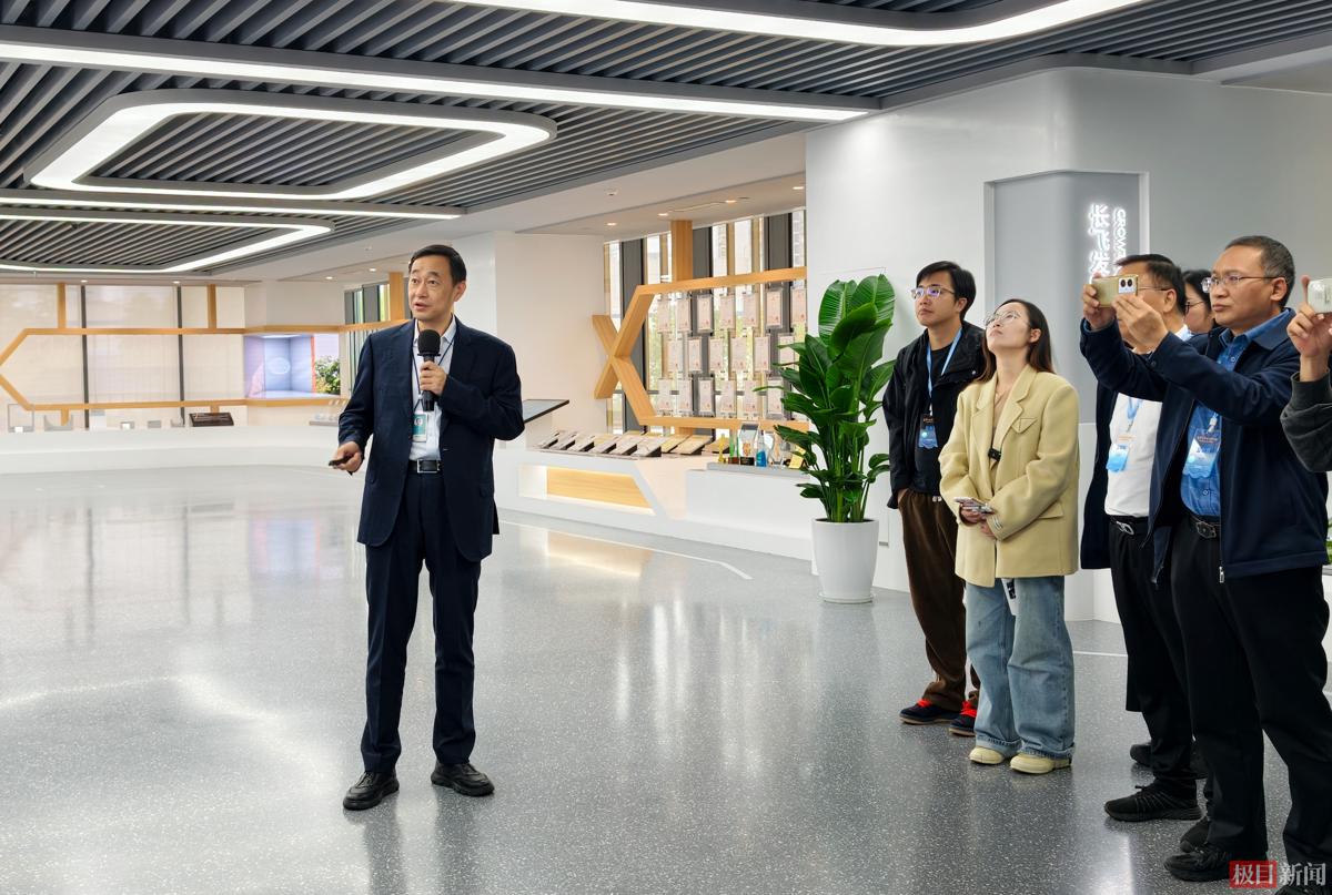 开局之年看中国·潮涌荆楚|连续十年全球第一, 空芯光纤再破世界纪录