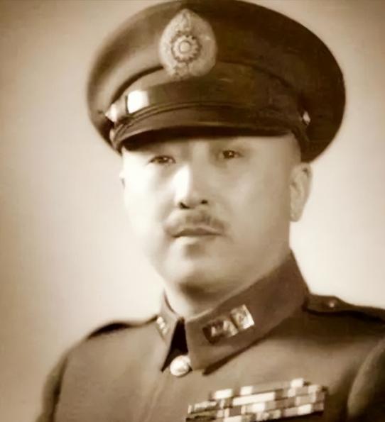 1939年，卫立煌的结发妻子朱韵珩因病去世。丧妻之后，卫立煌很长一段时间都没有再