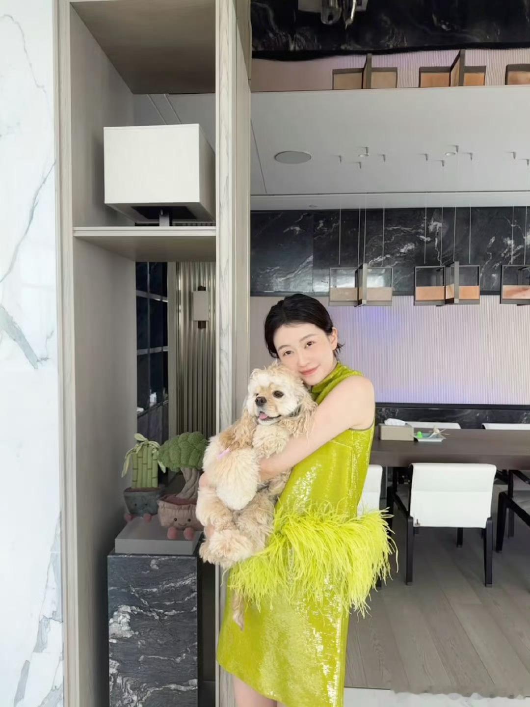 才发现好久没看到乔欣的动态了，要是再看不见真以为她是退圈了。没想到是淡圈了哈哈哈