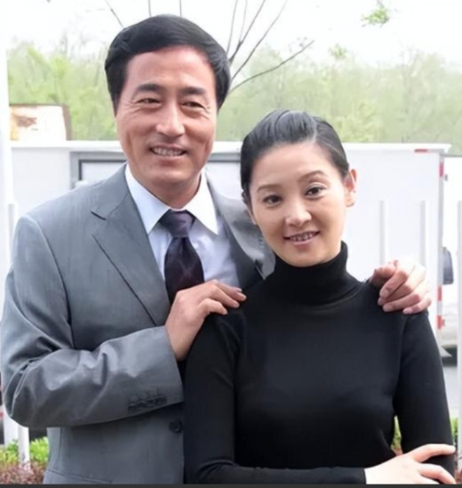 1987年，杨立新在最穷的时候，把徐帆接到北京“养”了三年，为了“养好”徐帆，自