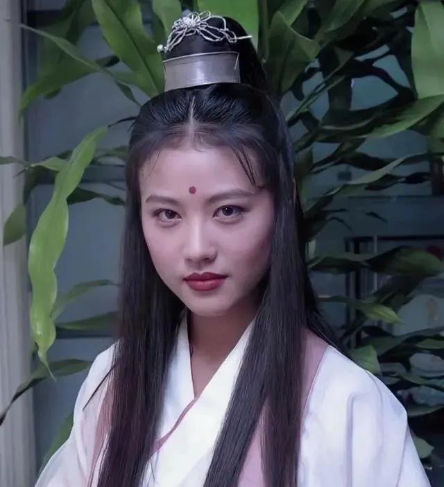 |周海媚·高圆圆|周海媚和高圆圆都扮演过周芷若。周海媚更灵动，更清丽，更