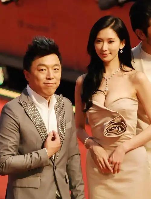 一次节目上，小S对黄渤说：“听说林志玲跟你拍吻戏，回家吐了一个月？”本以为黄渤会