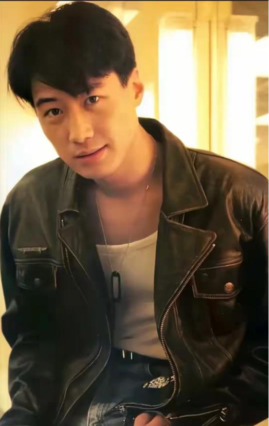 1993年，黎明的父亲得了肠癌末期，黎明当即发誓:“如果父亲能康复，我愿