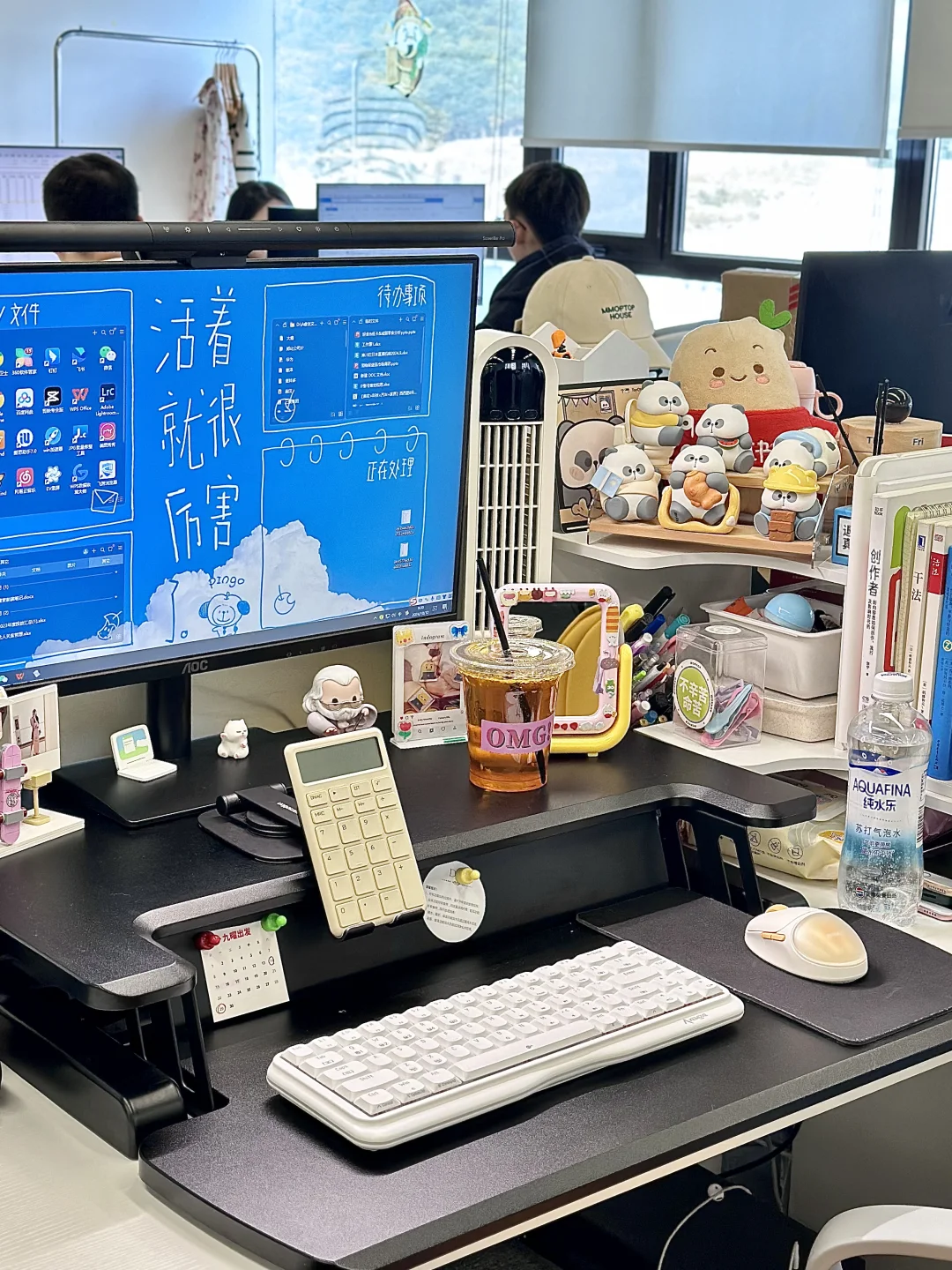 老板：入职四年整了，你的工位还是没有班味！