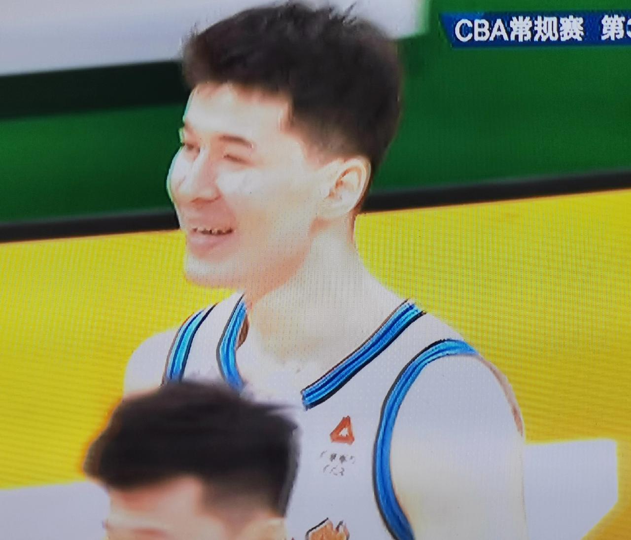 新疆男篮有名号的国内球员只剩下3人，沙拉木还能坚持多久？昨晚客场战辽宁，看到老