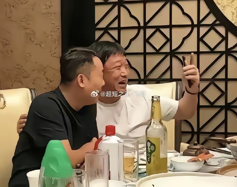 46岁贾冰饭局翻车，近期贾冰和好友吃饭，直接让他冲上了热搜，不是因为别的，而是因