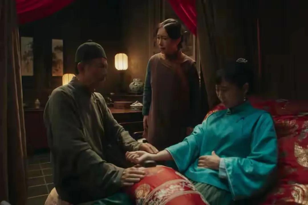 追剧《生万物》苏苏怀孕是假的，就是补品吃多了，肚子胀气，放个屁就舒服多了。真是