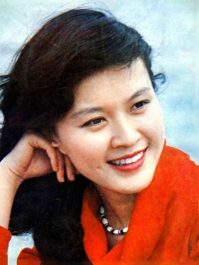 1991年方舒遭遇惨烈车祸，网传有七根肋骨受伤的说法，锁骨也发生断裂。比她小十岁