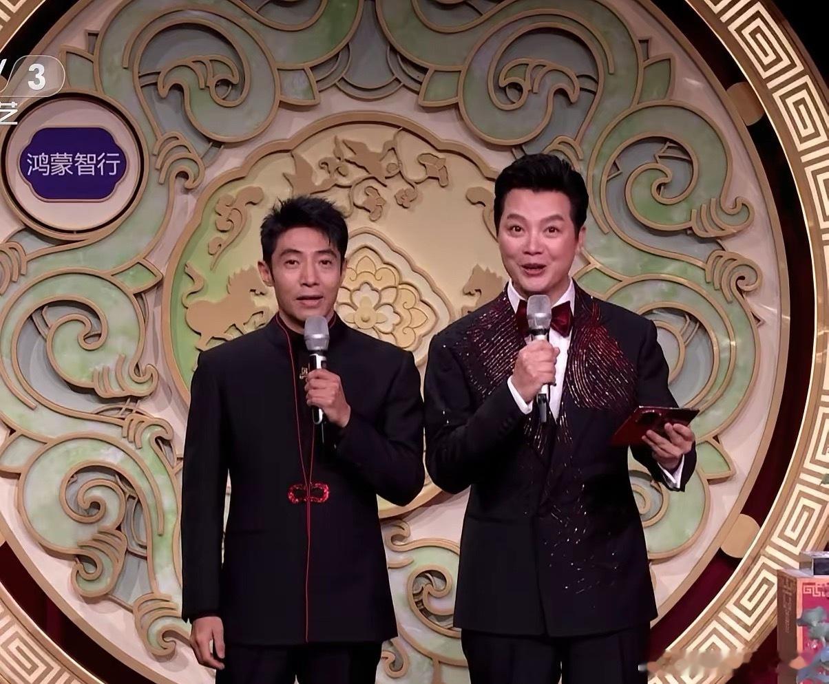 刚看春晚，撒贝宁和任鲁豫说：“刚才一位网友，撒贝宁和任鲁豫俩人加起来刚好100岁