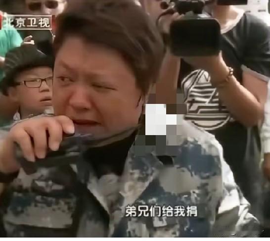 看过程感动的泪流满面，最后当事人那句“不要再跟大家要了”，把我鼻涕泡笑破了！拿