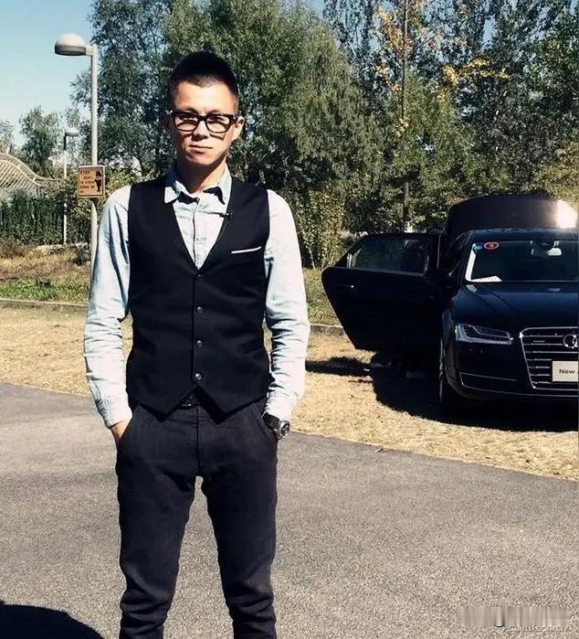 陈震现在估计肠子都悔青了！他后悔的不是偷税被罚了247万，也不是全网账号被一