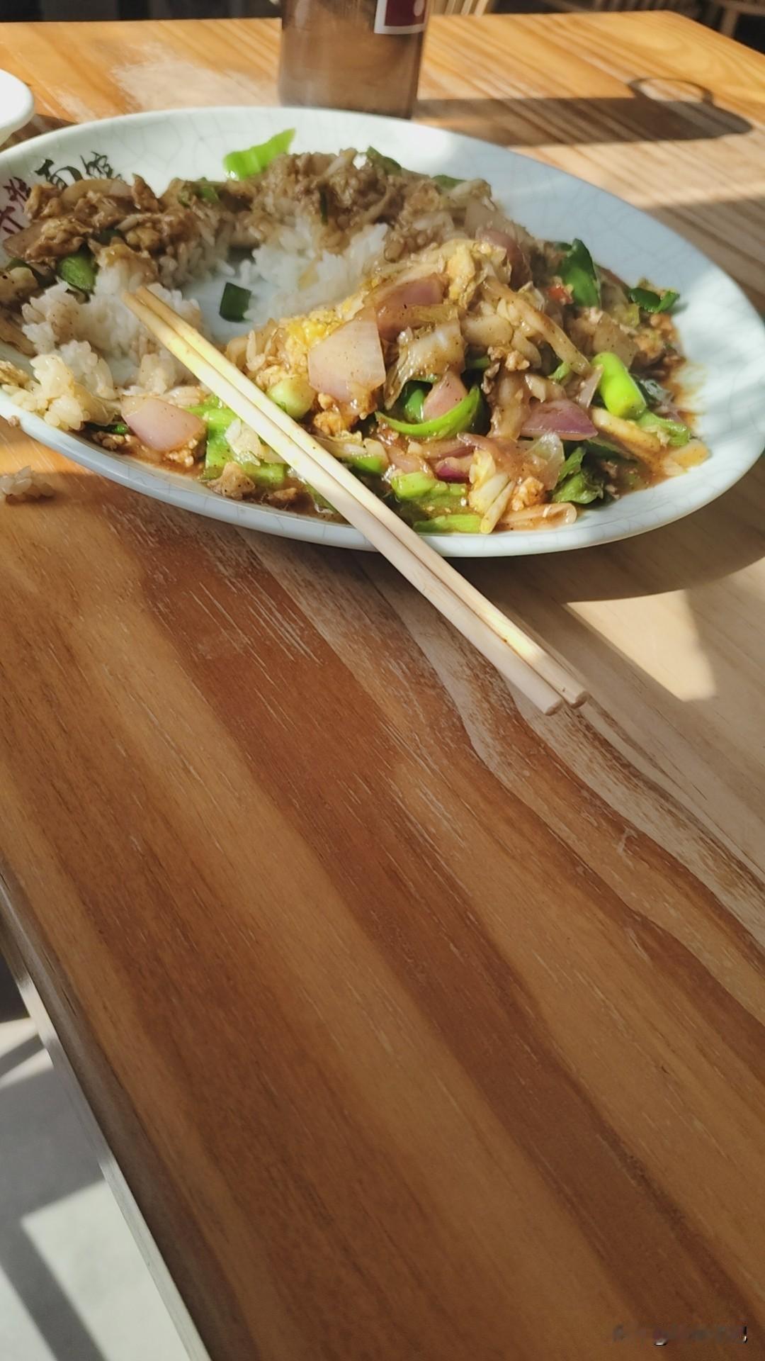 4块钱的鸡蛋盖浇饭，只有京东外卖能实现，京东宿迁的代表企业，必须支持京东。争取