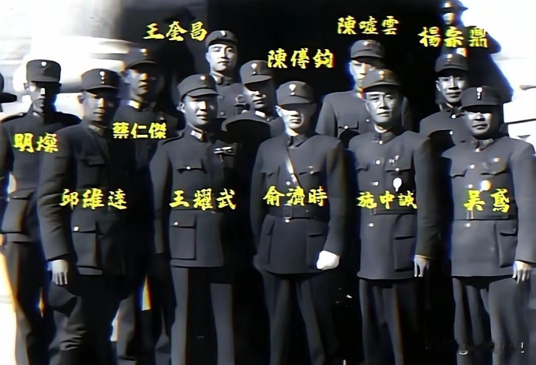 这张珍贵合影拍摄于1946年的南京，14年抗战终的胜利，抗日铁军74军，历任首长