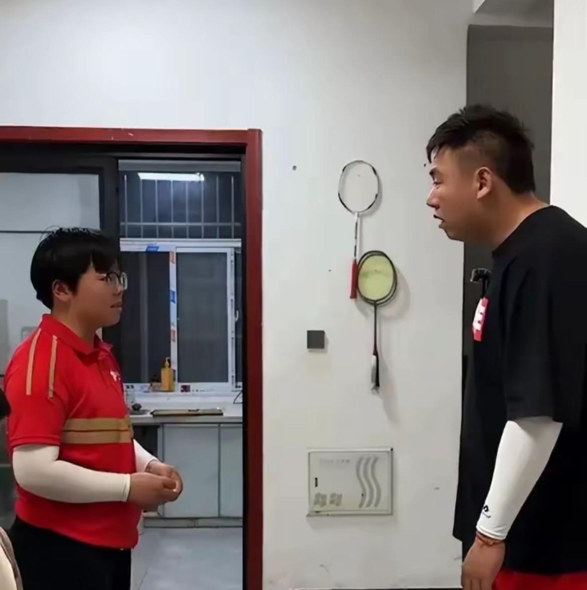 你的五险一金，京东全包！这是合同，京东给你一个家！以前不知道为什么大家那么喜欢