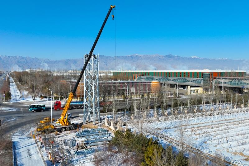 提到银川，我首先想到的是贺兰山。它就像父亲的胸膛，是银川的天然屏障，南北绵延20