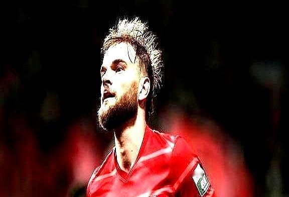 后防塌了，蓉城新赛季还能撑几场？莱切特直接飞回欧洲，连句再见都没留。