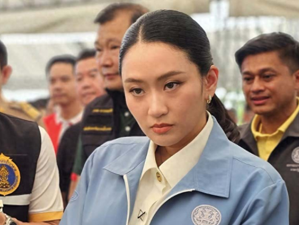 这一仗彻底把泰国打醒，卡了中国四年的军购，佩通坦内阁终于点头 麻烦看官老爷们