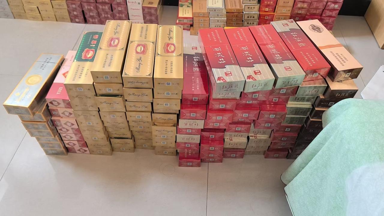 前段时间哪哪都买不住便宜烟，现在可好，我戒烟了，什么便宜的烟都有，还大量的。真是