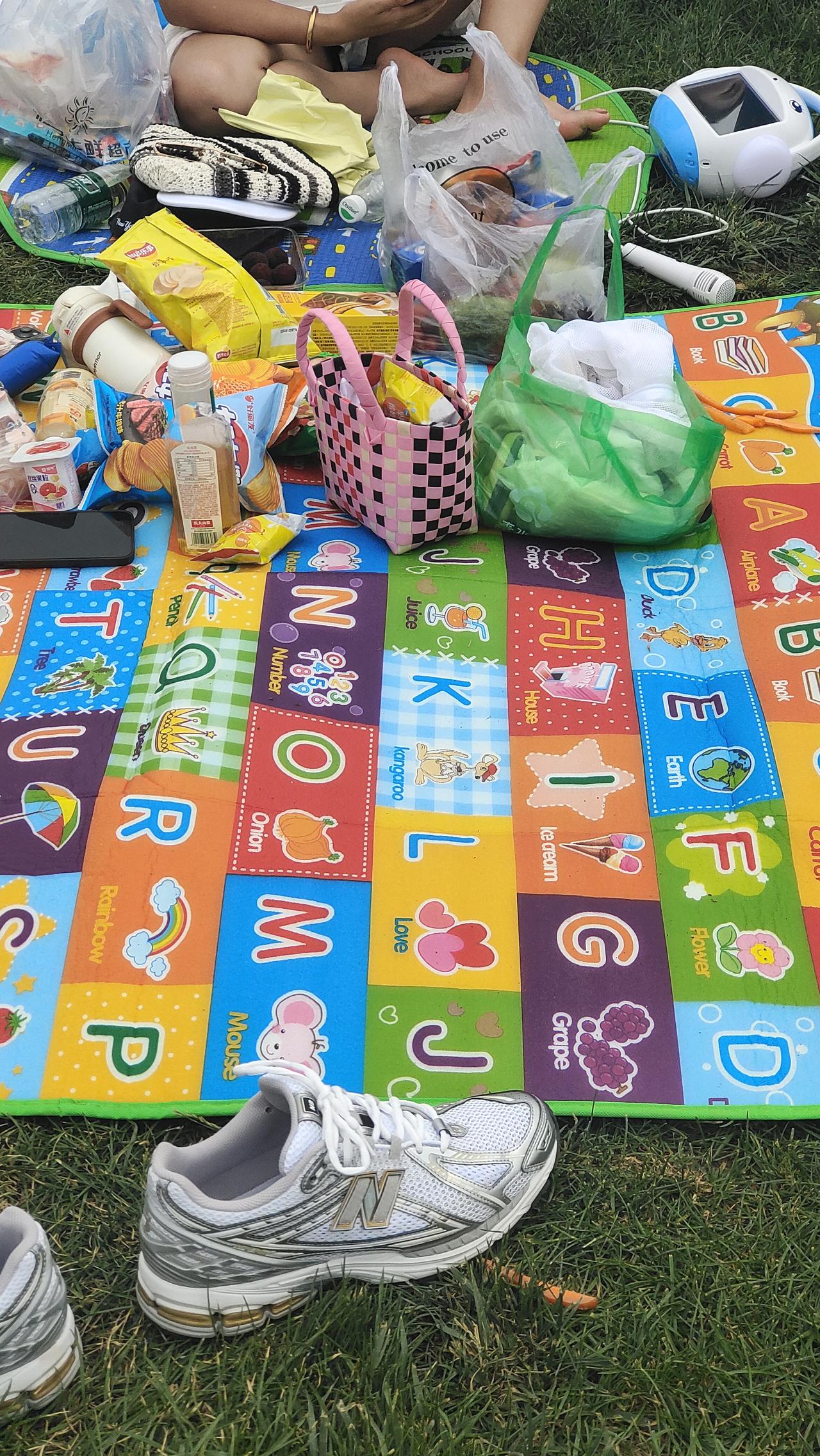 夏天露营穿短裙超有氛围感！不过夏天本就闷热，穿短裙时再配上不合适的内衣，简直是灾