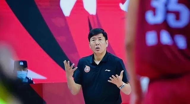 丁伟再现神操作，放弃首轮抢次轮！这剧情看着让人有点懵！浙江稠州主教练丁伟又整幺