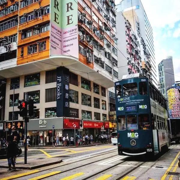 香港春节旅游激增，游客为何如此青睐？春节期间，香港旅游市场迎来了显著的复苏。从