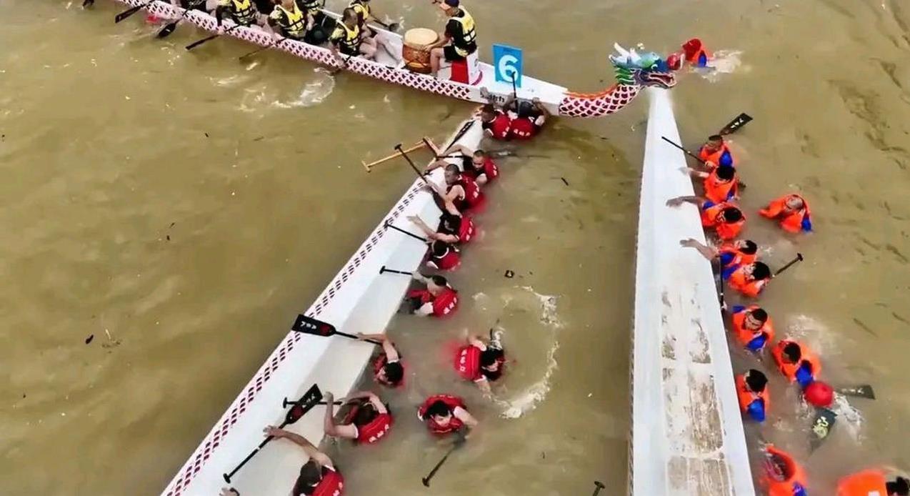 难怪诸葛亮在赤壁之战前分析：“北方之人不习水战”，古人诚不我欺也。辽宁队划龙舟不