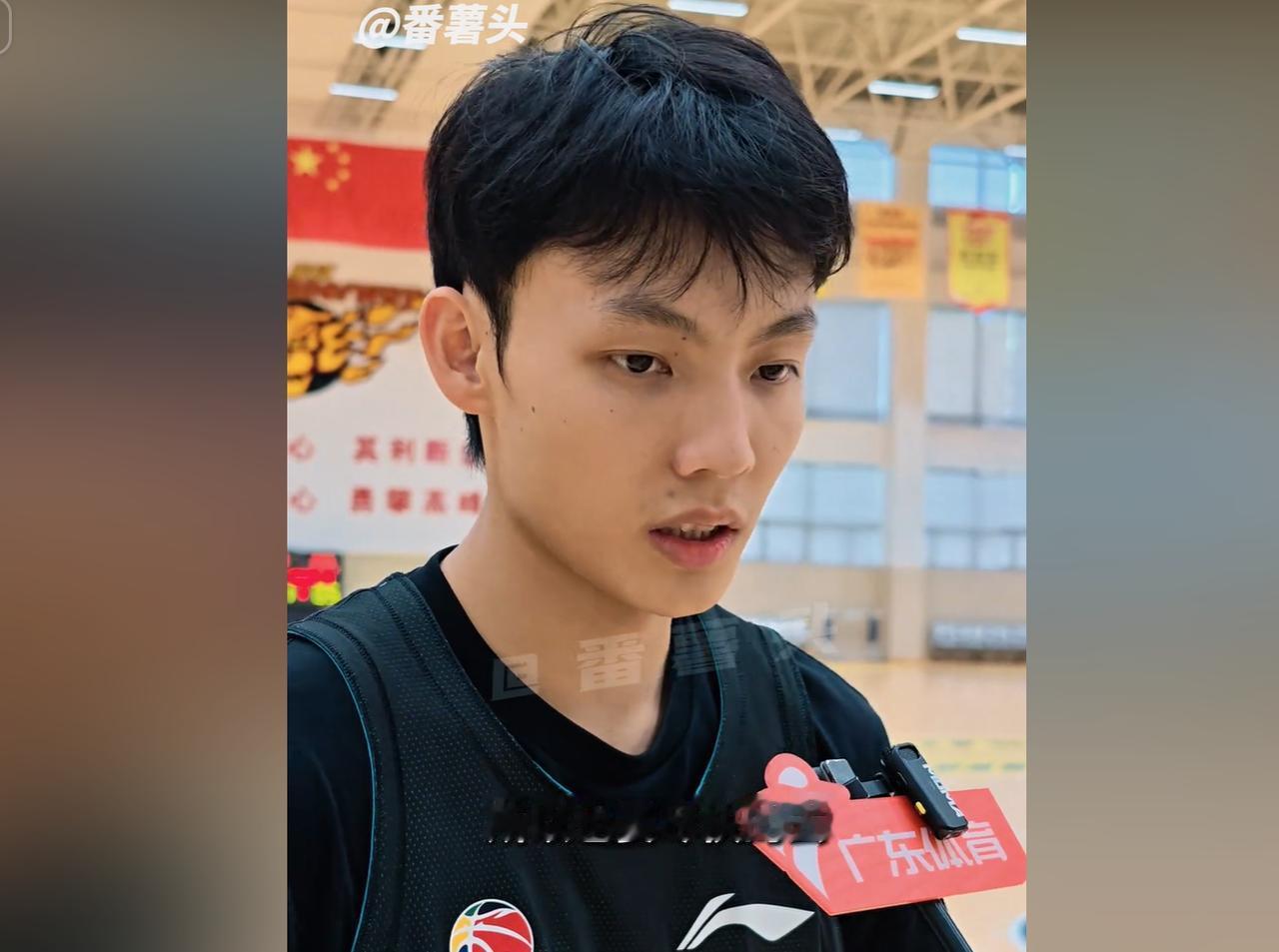 徐杰不甘落后！据广东体育媒体人透露，广东男篮中秋假期还没有结束，徐杰在今天上