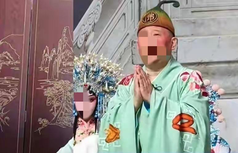 德子多年来坚持通俗相声，传统相声，基本远离讽刺，为的就是确保不触碰敏感的东西。