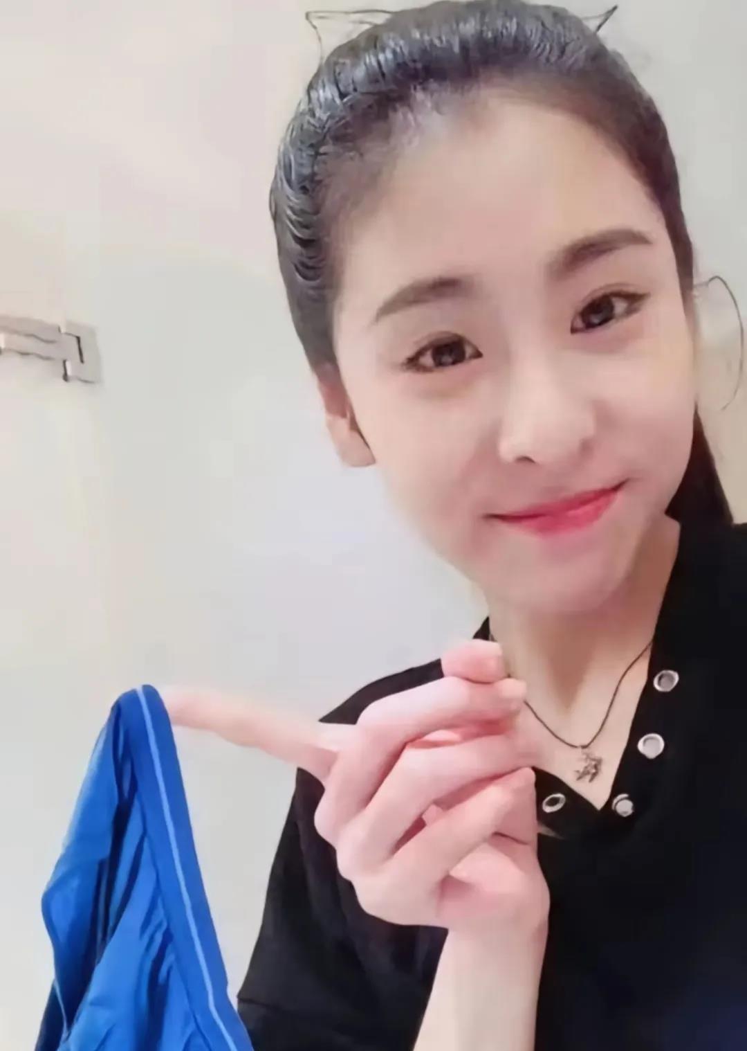 张艺兴如果当初狠心一点娱乐圈或许就没有张碧晨的立足之地了据说在张