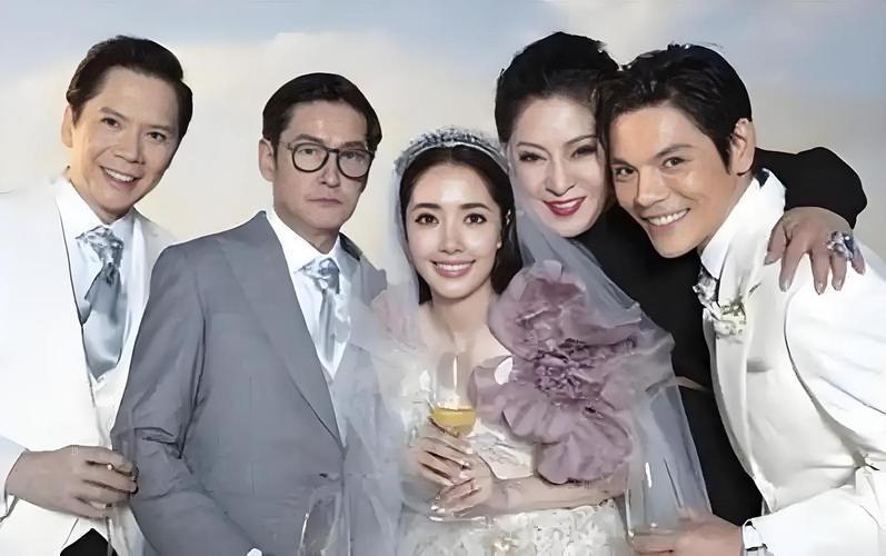 今天借亲家向华强生日，想真心感谢向太一家对碧婷的厚爱！网传“女儿养全家”实属误解