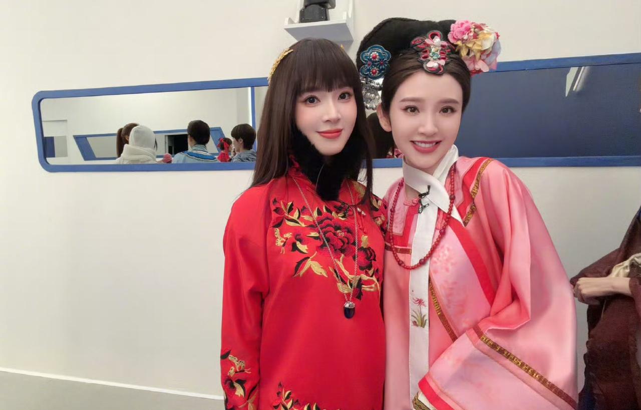 要我说这次浪姐要想有噱头直接把张若昀请来就完事了，冲着他和这届姐姐们的匪浅关系！