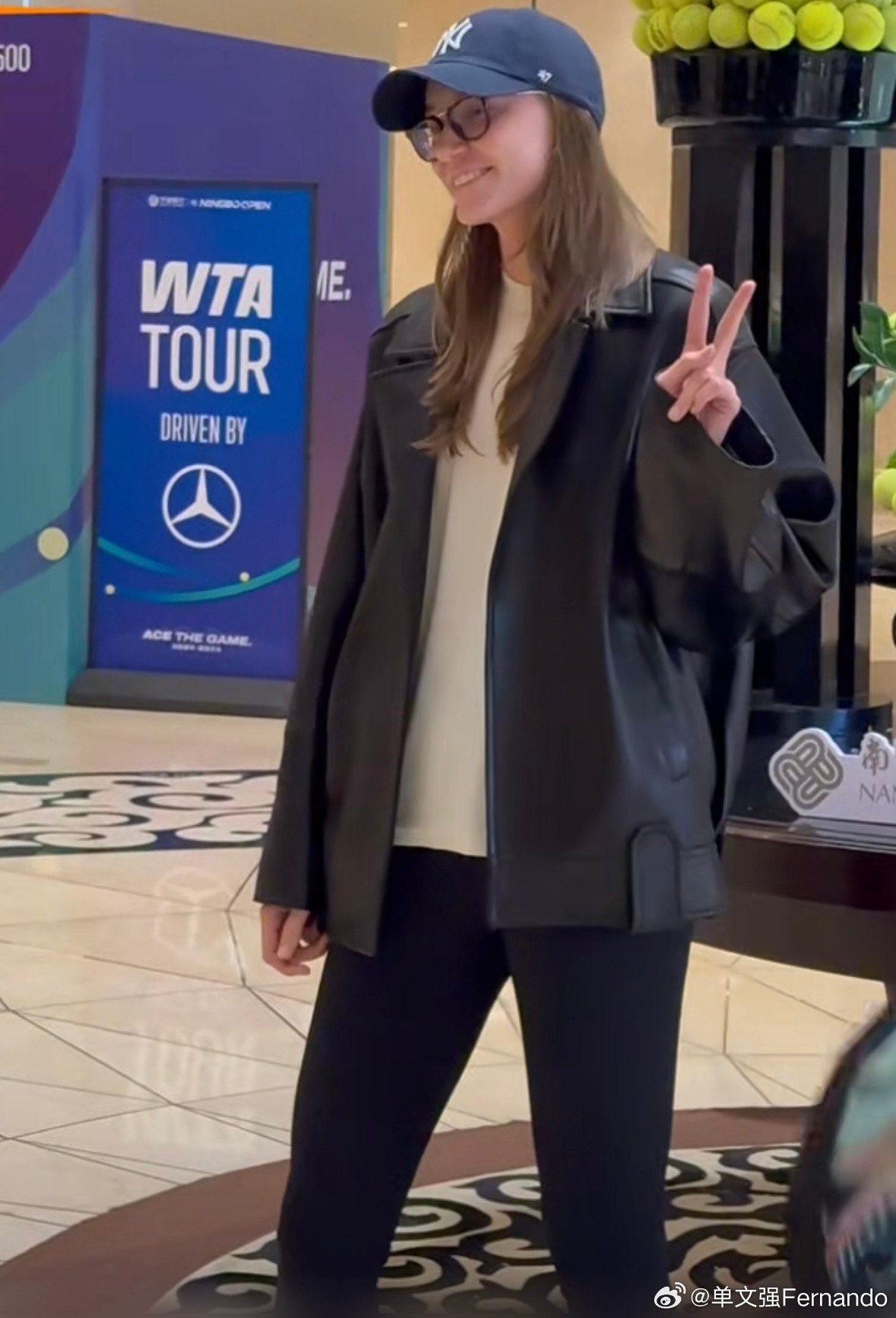 莱巴金娜莱啦！！入住宁波酒店…当时Lena在北京中网的确有身体问题，第一场球也就
