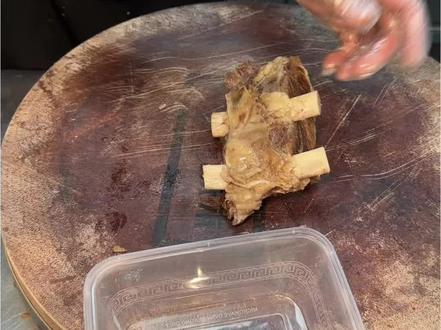 切之前：还不够塞牙缝！切之后：全村吃不完