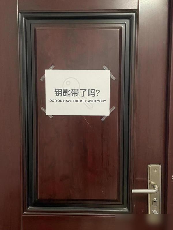 谁懂啊！现在年轻人装修甩的老物件，跟爸妈吵得我脑壳疼！老一辈当宝贝的大茶几、阳台