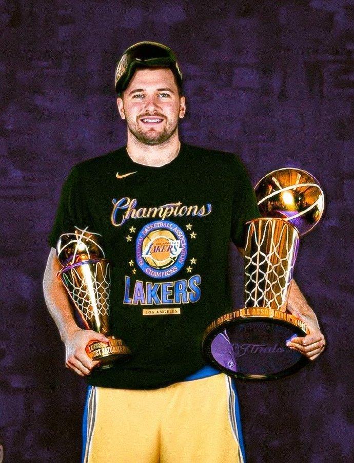 东契奇也27岁了，生涯荣誉如下：1、最佳新秀2、6届全明星3、连续5次一