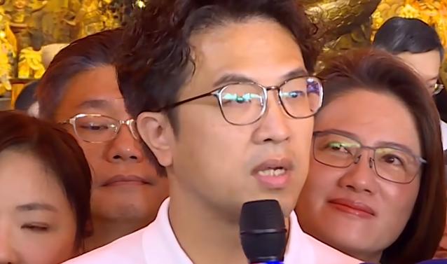就在近日，台湾网络上疯传沈伯洋扫街推老人！民进党台北市长参选人沈伯洋近日回老家五