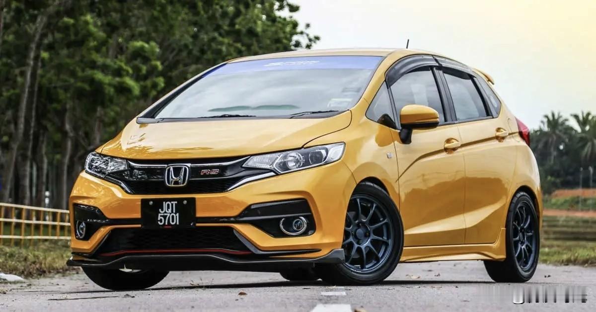 本田飞度行情有趣小型车市场明星选手保值率极高二手市场里开三四年的飞度价