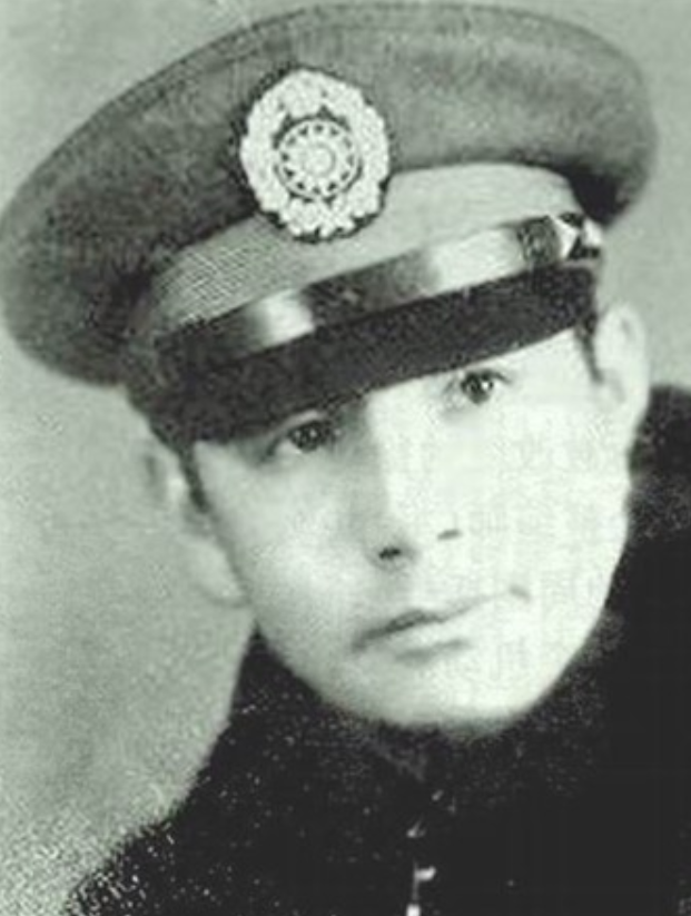 1947年，张灵甫在覆灭前，让高级将领全部自杀，副参谋长李运良装作要自杀，跑到洞