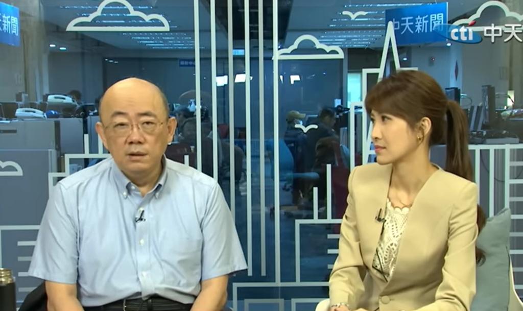 直播中颜面神经失调郭正亮是因为“过度疲劳”前立委郭正亮25日在《绿也掀桌》节