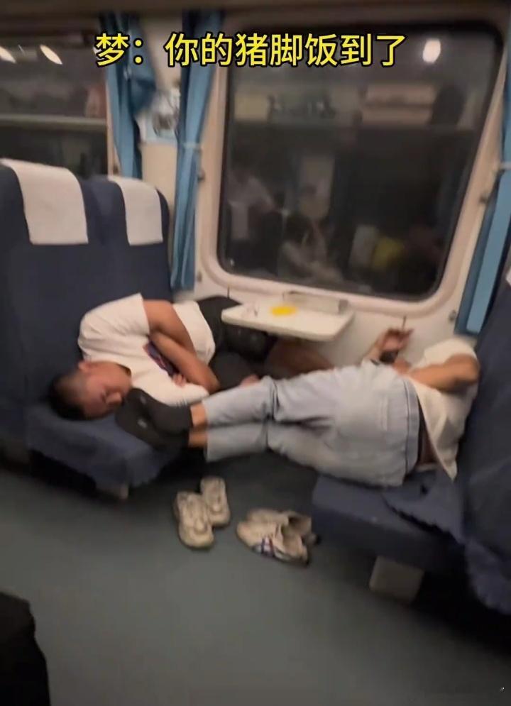 这样的经历似曾相识，成年人的生活都不容易​​​