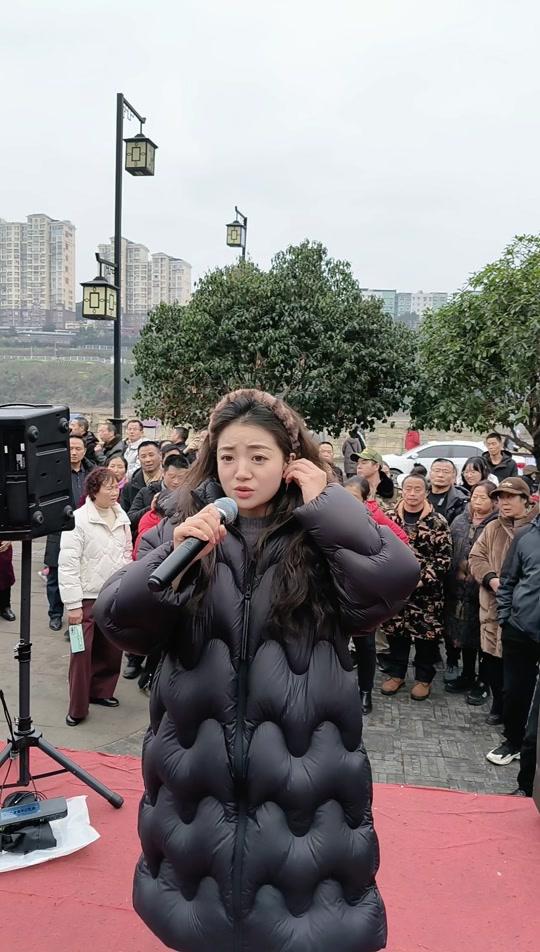 标题：牛！刀郎小迷妹赵欢喜喜提抖音“领航组”大奖，这下真成顶流了！炸了炸了！