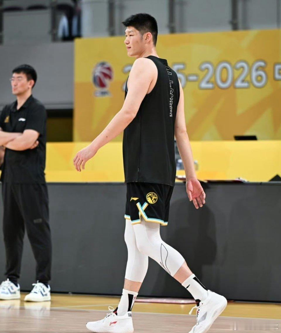 季后赛即将到来，广厦的目标是什么？队长胡金秋：“就是想要去卫冕，这是我们全队的目