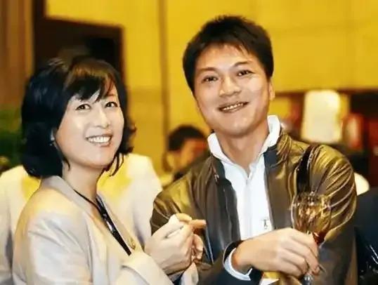 江嘉良，昔日乒坛传奇，与著名女演员携手走过37年婚姻长路，这份相濡以沫的感情令人