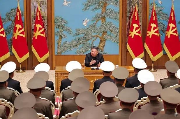 就在刚刚，金正恩罕见召集高级军官，作出一个重大决定。朝鲜官媒今天（5月18日）披