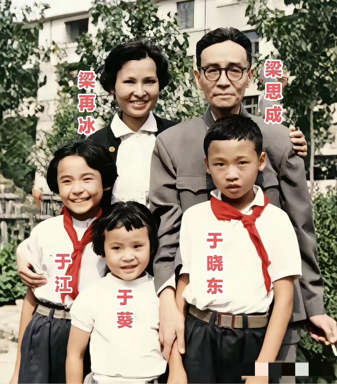 1965年，身为新华社驻外记者的梁再冰和丈夫于杭即将赴英国伦敦工作，临行前梁再冰