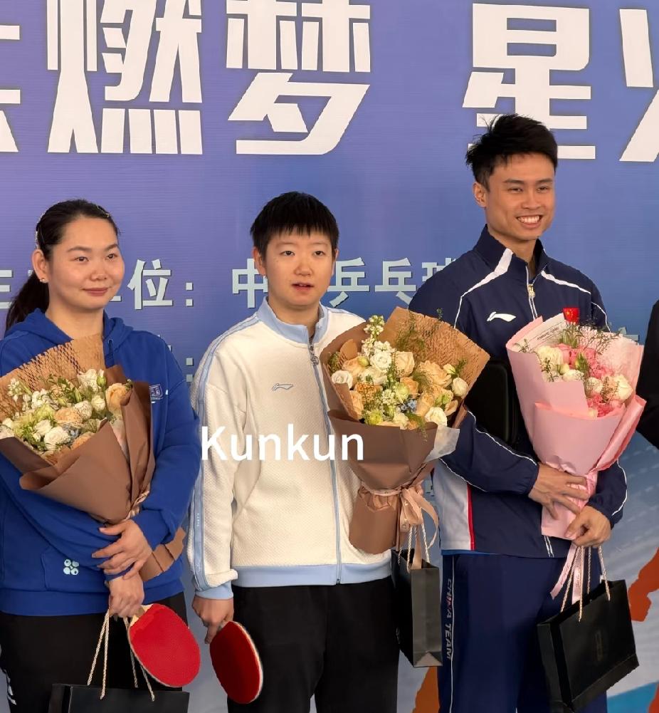 莎宝海口最新路透！素颜状态也超能打新鲜出炉的莎宝路透来啦✨在海口的活动现