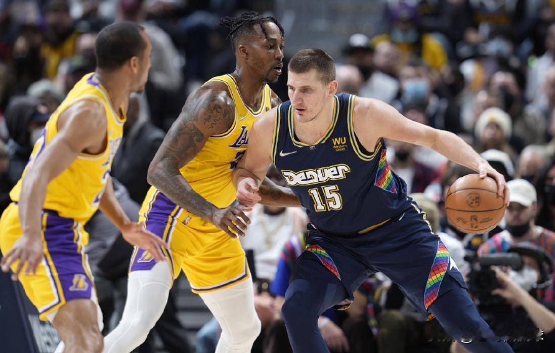 NBA名宿“魔兽”霍华德真是口出狂言！最近霍华德在参加的一个节目中，聊到了当今N