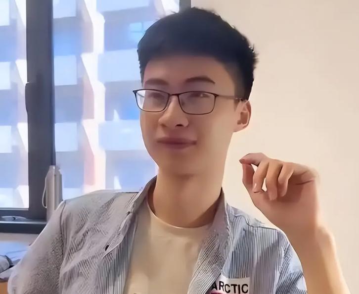 庞众望太“犟”！带着先天性心脏病考进清华，家里还有需要照顾的父母。这
