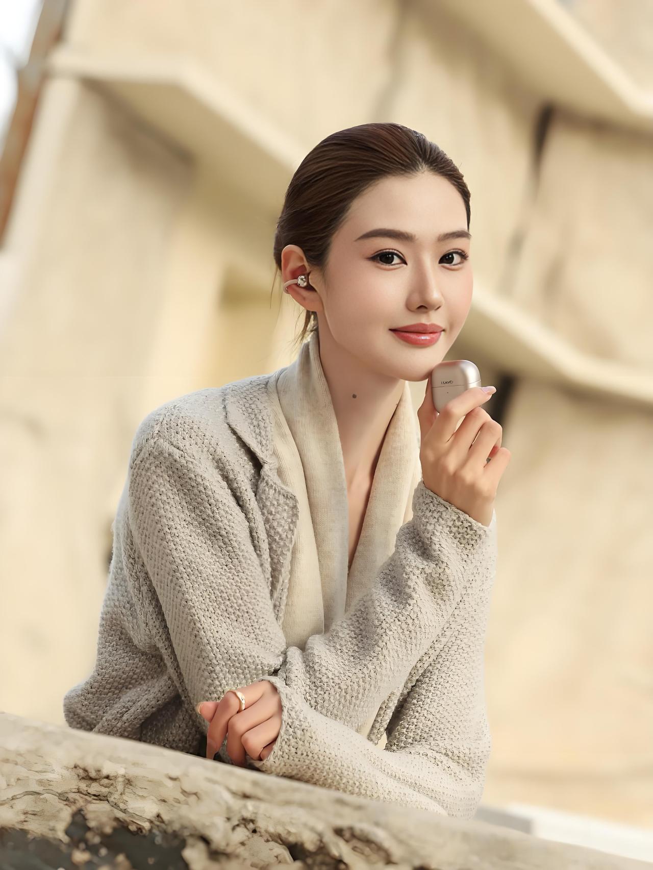 怎样穿搭知性又显身材?想要知性优雅+显身材，核心思路就是：线条利落、松紧有度