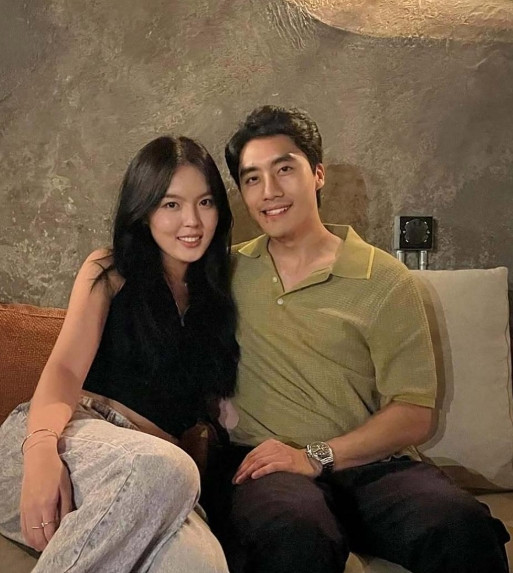 李咏的女儿法图麦在社交平台晒出了自己的近况，看来目前正处于热恋期。法提麦的男友